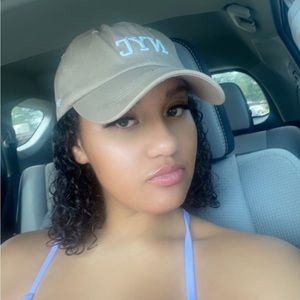 Meet your Posher, Diona